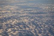 飛抵東京前的雲海